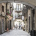 One of the beautiful alleys in the old town of Barcelona / Sergio Torres Baus / 123RF